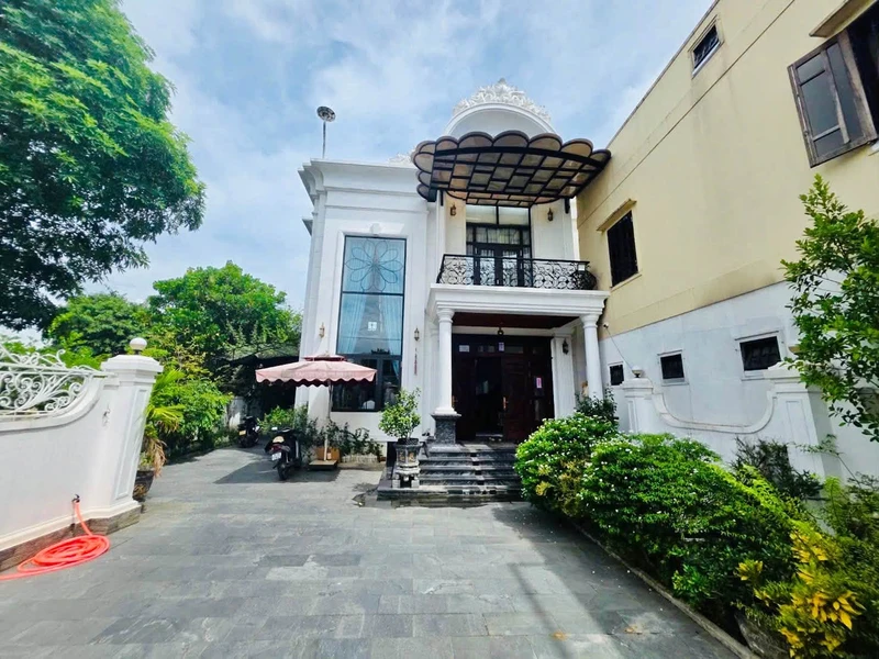 Bán biệt thự mặt tiền 318m2, 5PN, Huế