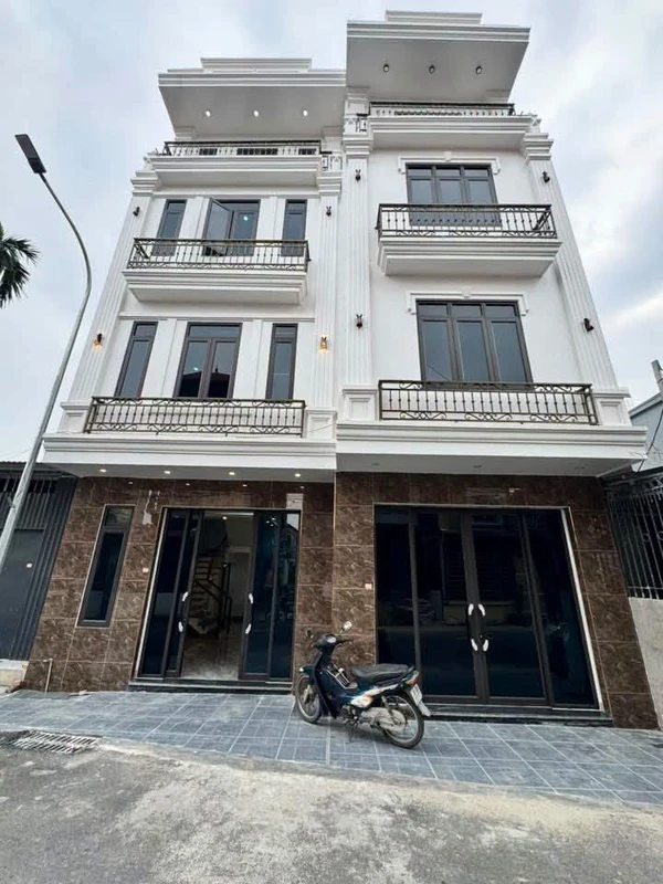 Bán nhà 4 tầng mặt đường 40m² gần chợ Hương, Hưng Đạo, Dương Kinh, Hải Phòng