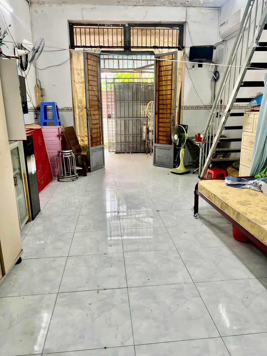 Bán nhà 4x11m gác lửng hẻm 4m gần đường Thới Tam Thôn, Hóc Môn giá 1,55 tỷ - Ảnh thu nhỏ 2