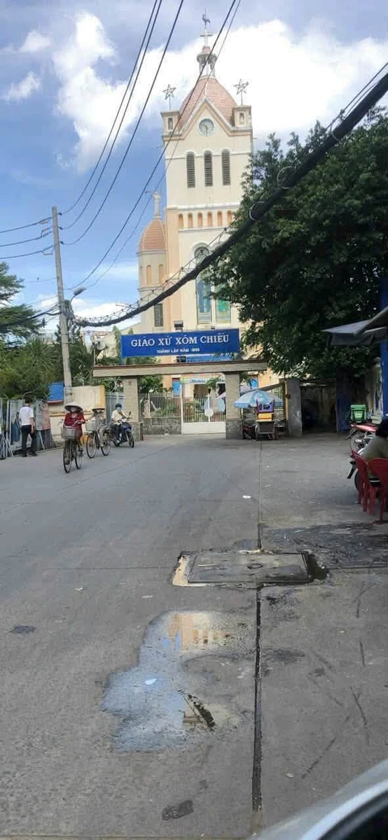 Bán nhà hẻm 17,1m2 trệt 2 lầu 2PN gần nhà thờ Xóm Chiếu, Quận 4, giá 3 tỷ - Ảnh 1