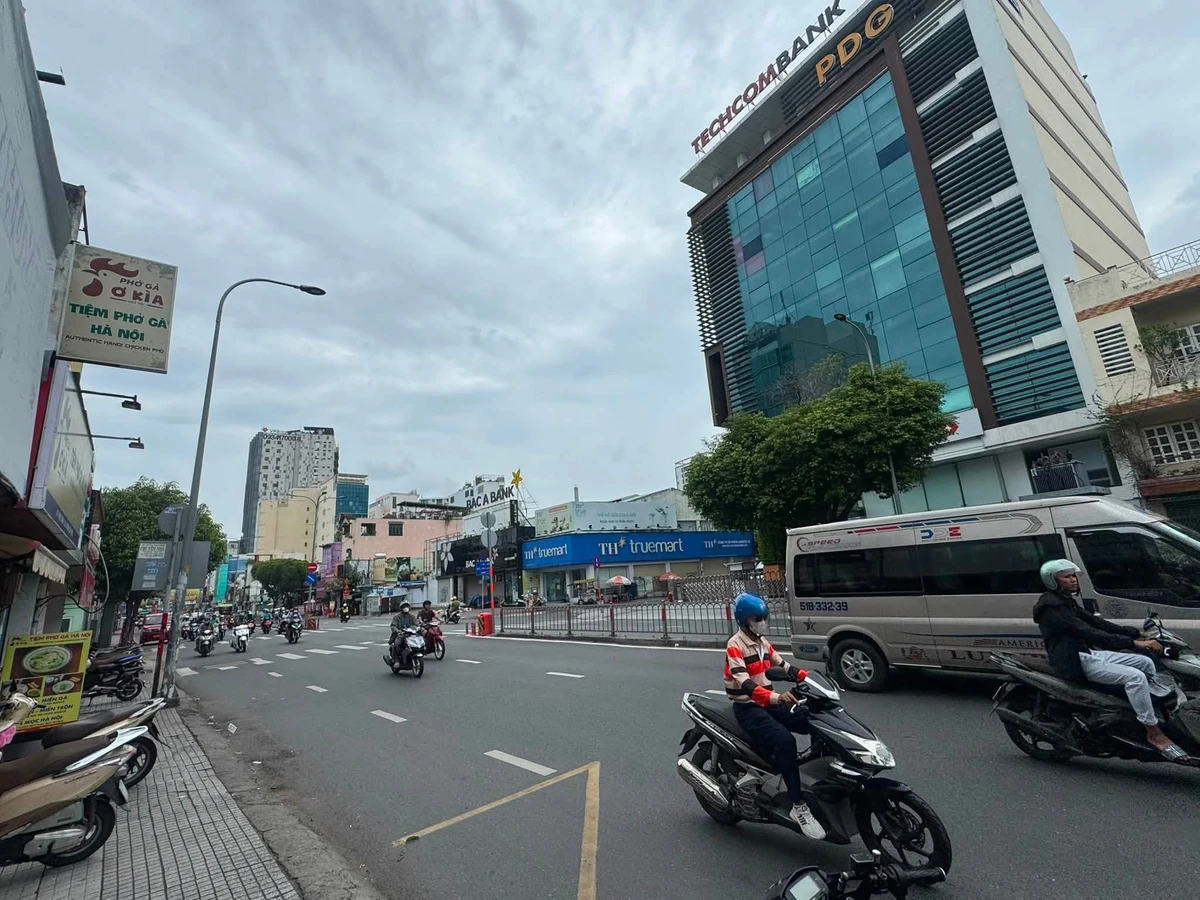 Bán mặt tiền Phan Đăng Lưu 167m2, 70 tỷ - Ảnh thu nhỏ 2