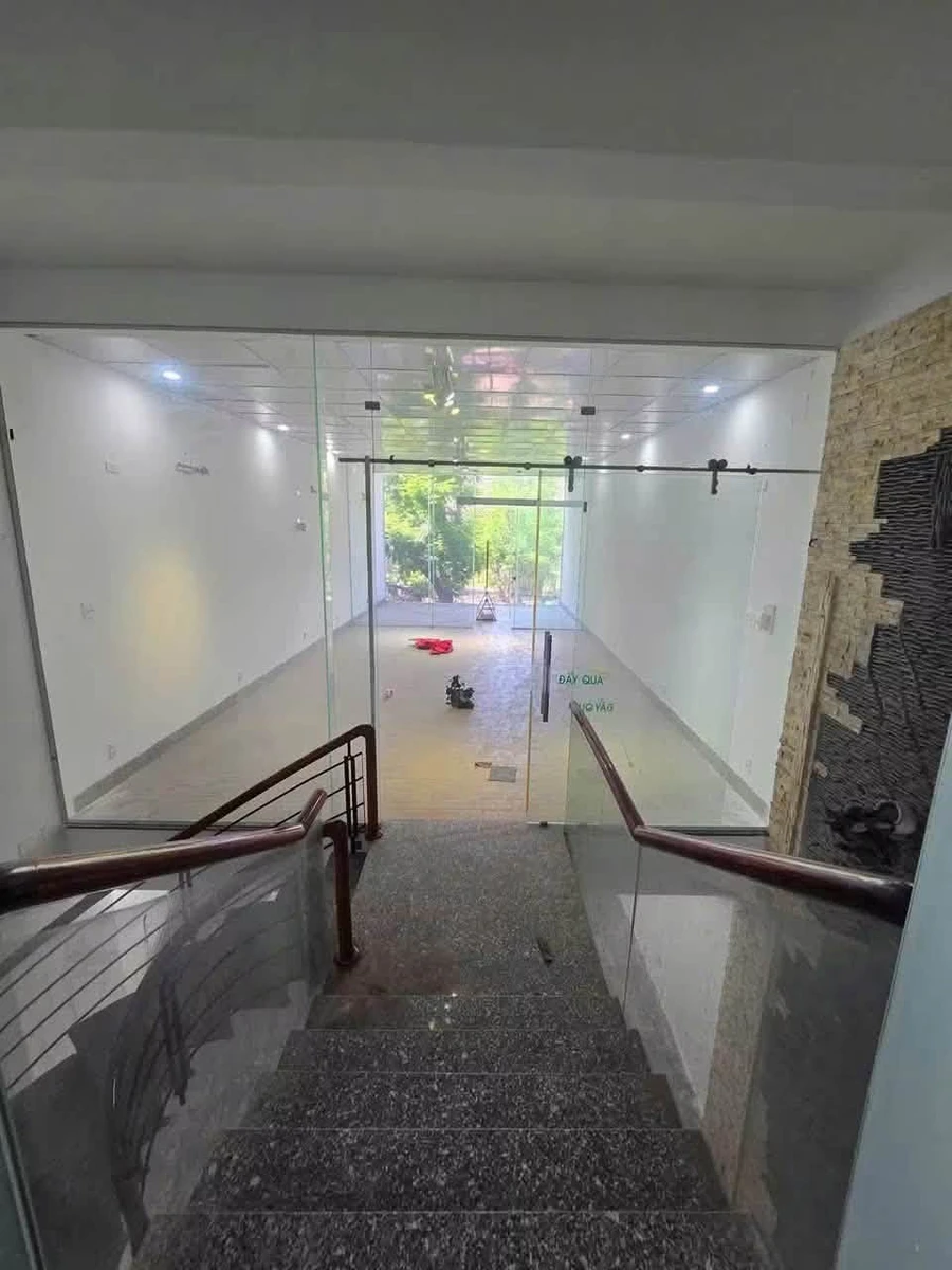 Cho thuê nhà mặt tiền Lý Thái Tổ Quy Nhơn 100m2 - Ảnh 1