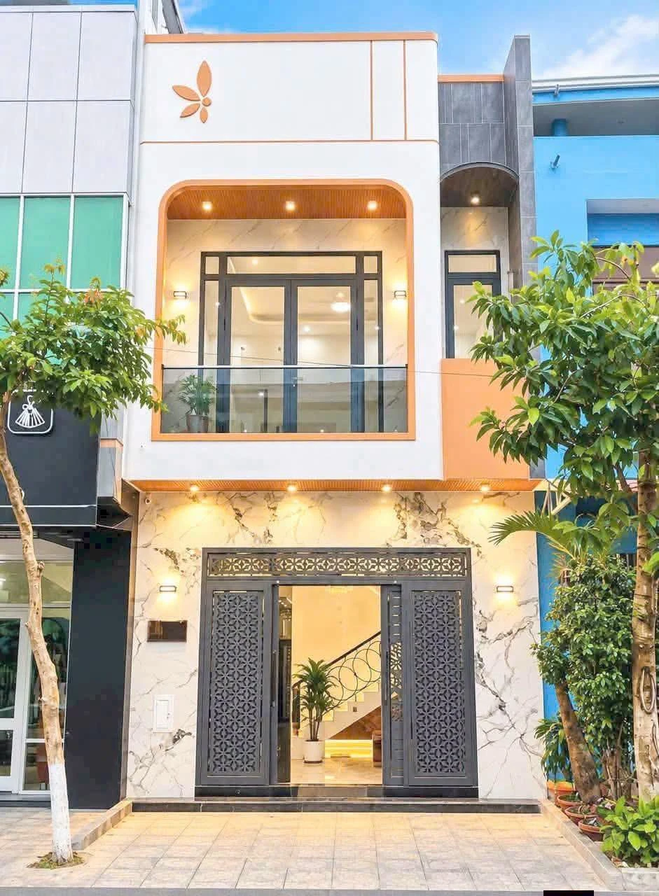 Bán nhà mặt tiền Phạm Hùng, Rạch Giá 100m² 3PN, 4.99 tỷ - Ảnh 1