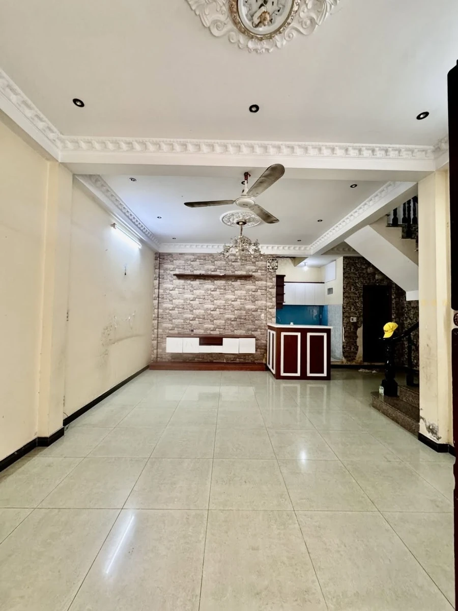 Nhà bán hẻm Thành Thái Q.10, 27m², sổ riêng, gara ô tô - Ảnh 1