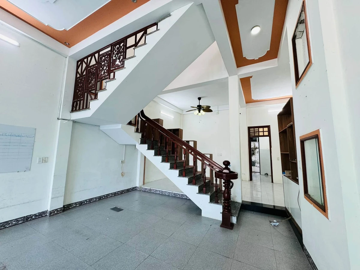 Bán nhà 2 tầng mặt tiền đường Nguyễn Chánh, 97m2, 3 phòng ngủ, Quảng Ngãi - Ảnh thu nhỏ 2