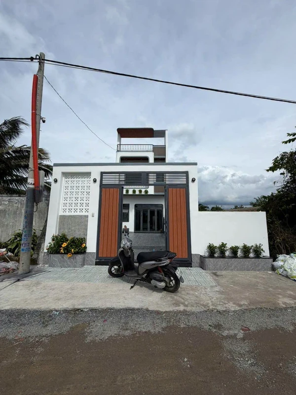 Bán nhà 3PN sân vườn 165m² Long An 2,89 tỷ
