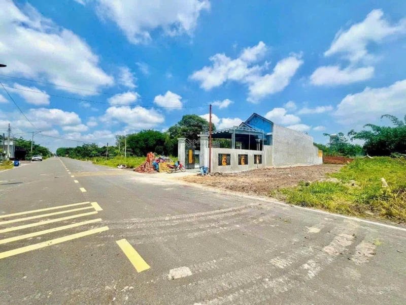 Kẹt tiền bán 215m2 đất đô thị MT đường nhựa, sát bên KCN công nhân làm việc đông. Giá 470 triệu