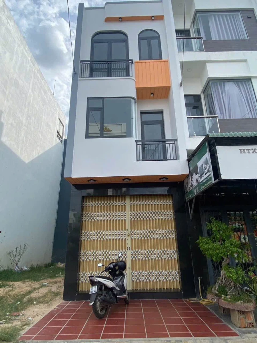 Nhà mặt tiền 3 tầng 40m² gần Huỳnh Tấn Phát giá 3 tỷ - Ảnh 1