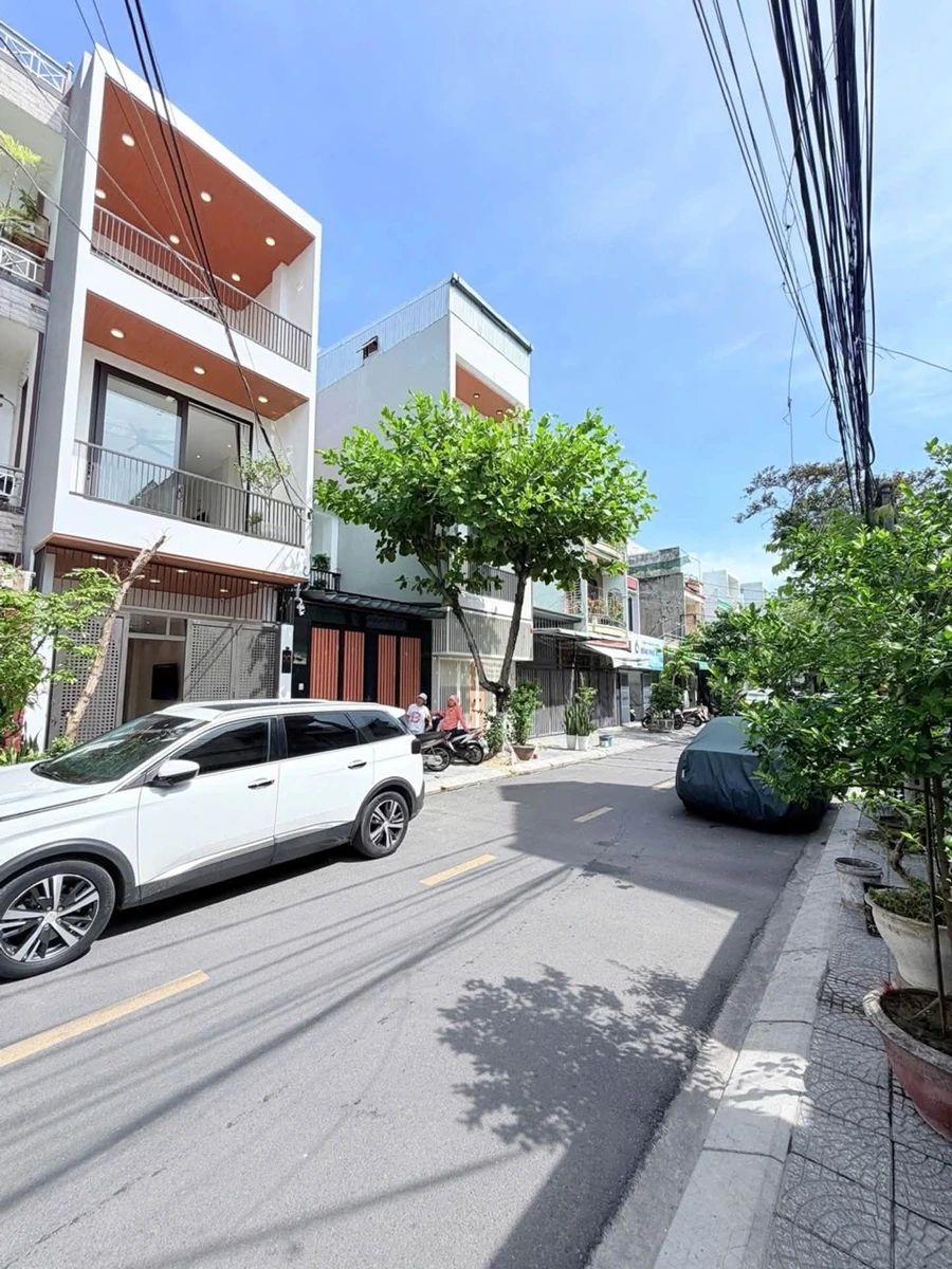 Bán nhà 3 tầng mặt tiền đường Nguyên Hồng, diện tích 72m2, giá nhỉnh 8 tỷ - Ảnh 1