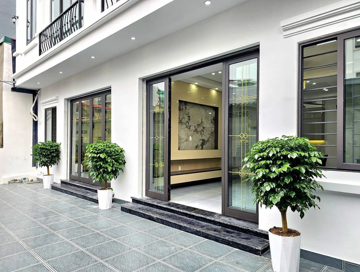 Bán nhà 4 tầng 60m2 độc lập, 4PN, ngõ 193 Hồ Sen, Hải Phòng, giá 4,35 tỷ - Ảnh 1