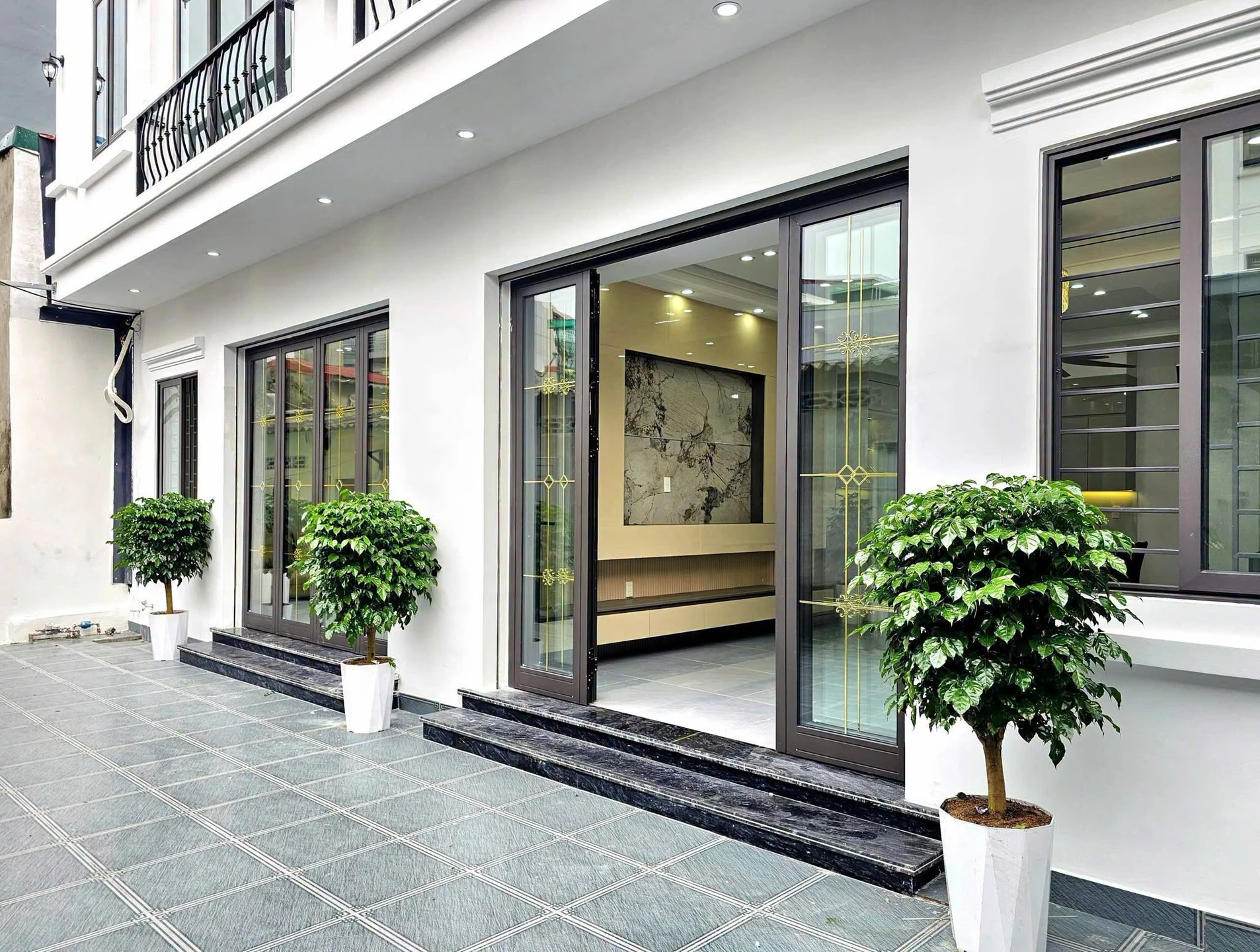 Bán nhà 4 tầng 60m2 độc lập, 4PN, ngõ 193 Hồ Sen, Hải Phòng, giá 4,35 tỷ - Ảnh 1