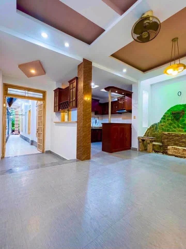 Bán nhà 3 tầng 133m2 gần chợ Phạm Văn Hai, Tân Bình - Ảnh thu nhỏ 4