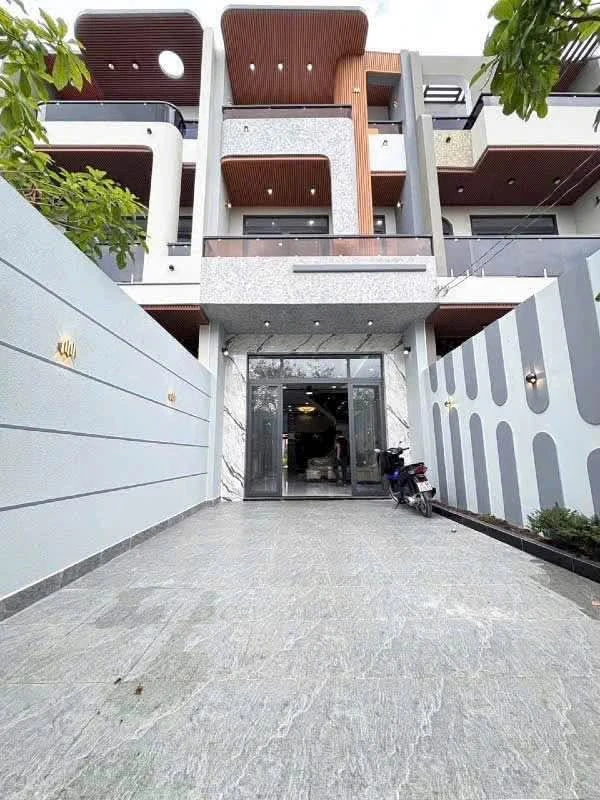 Bán nhà sân vườn 209m2 gần TPHCM, Long An - Ảnh thu nhỏ 2