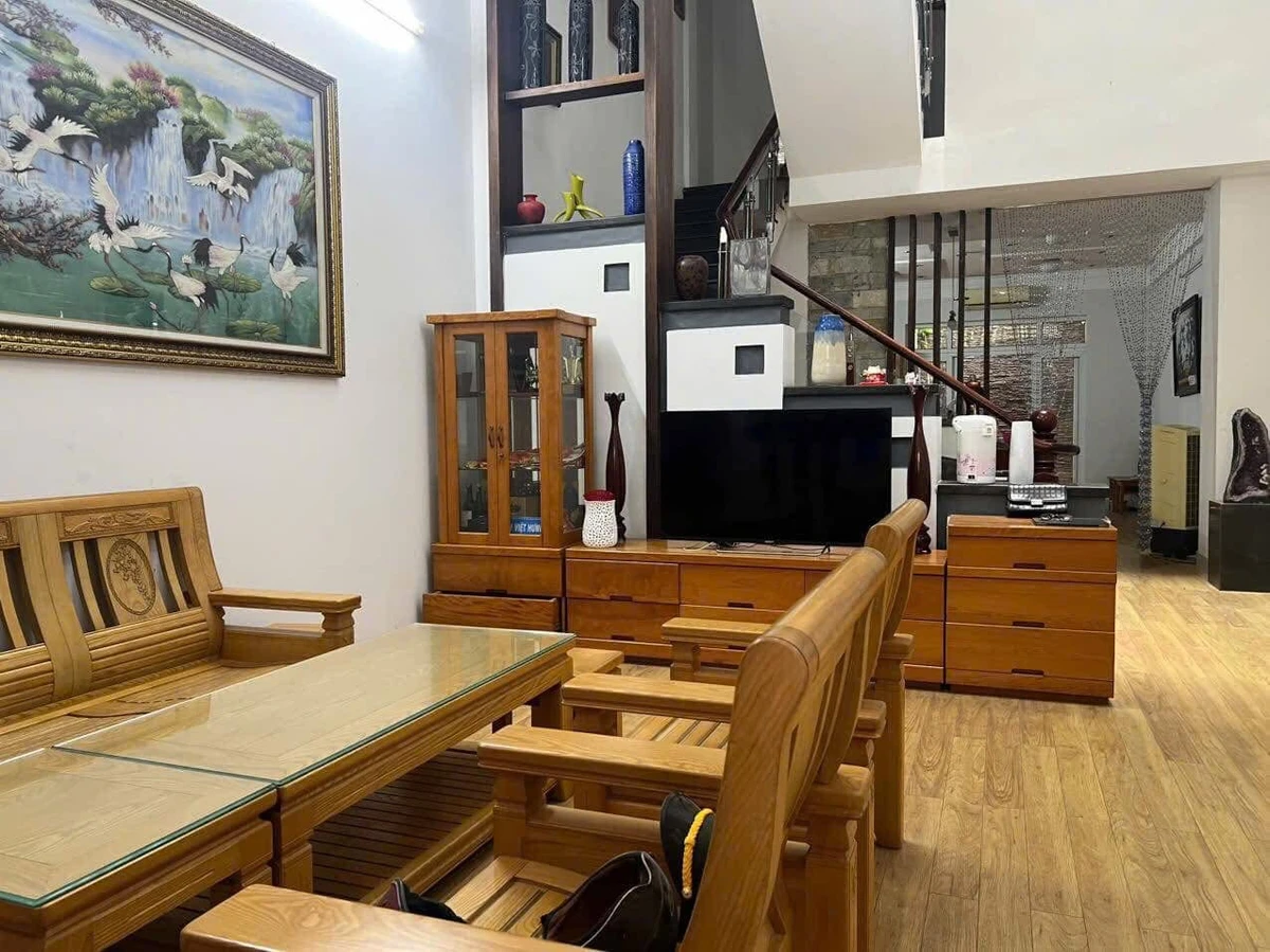 Cho thuê nhà mặt tiền 3 tầng, 3PN 4WC, 400m², 16tr/tháng, Q7 - Ảnh thu nhỏ 2