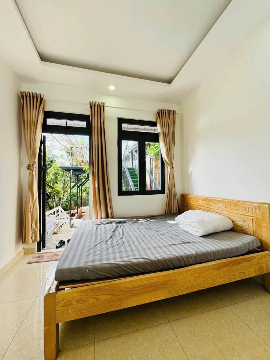 Bán nhà 5PN 5WC 200m² mặt tiền Quận 7, giá 9.7 tỷ - Ảnh thu nhỏ 4