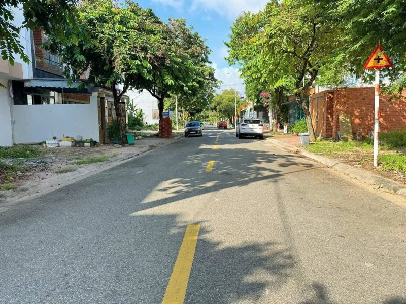 Bán nhà thô mặt tiền Nguyễn Văn Nguyễn 5x22m, 1 trệt 2 lầu, giá 3,3 tỷ, TP Bà Rịa
