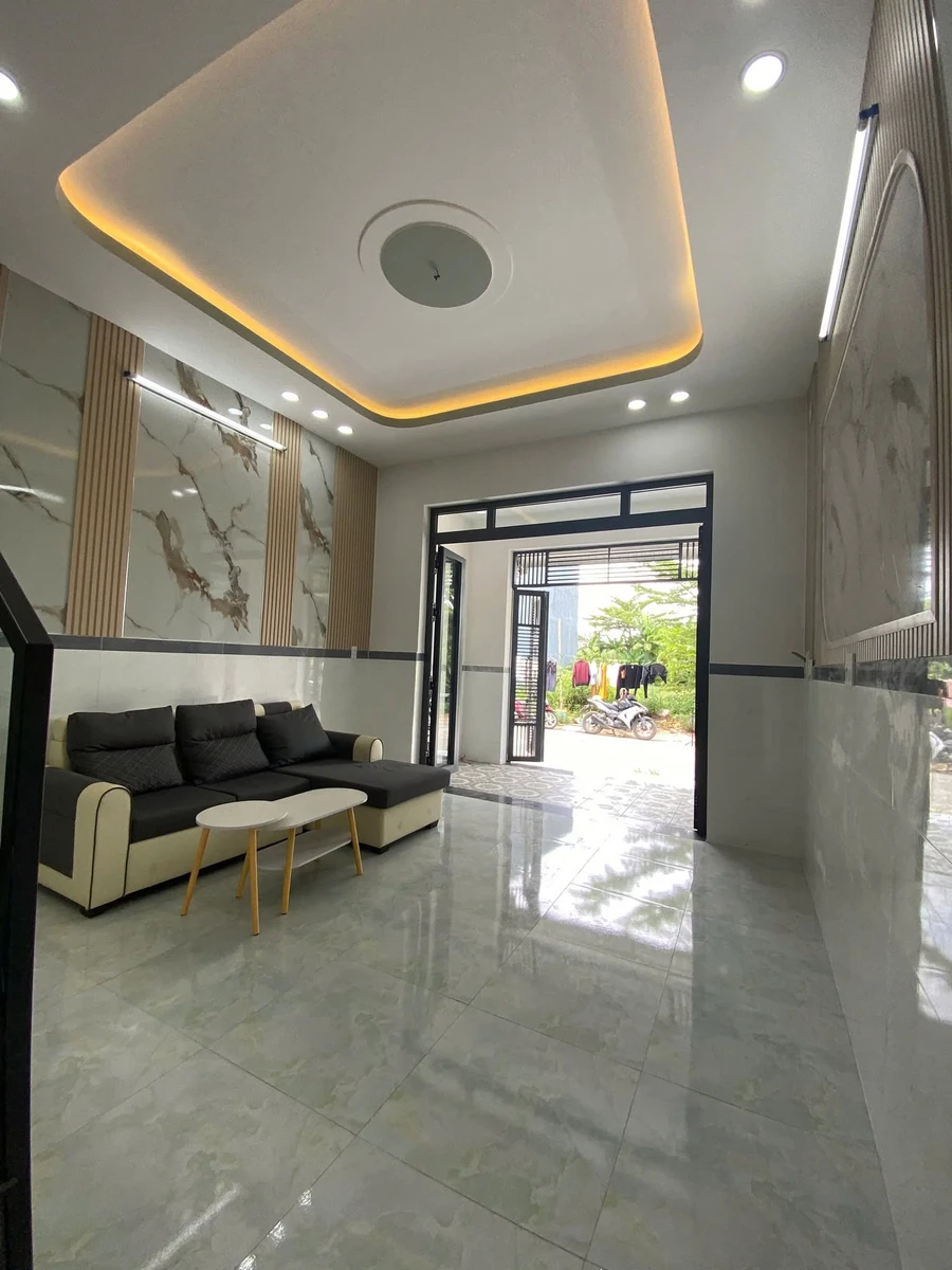 Bán nhà trệt lầu 3PN 67,5m2 giá 1,1 tỷ gần UBND xã Mỹ Hạnh Nam, Đức Hòa - Ảnh thu nhỏ 2