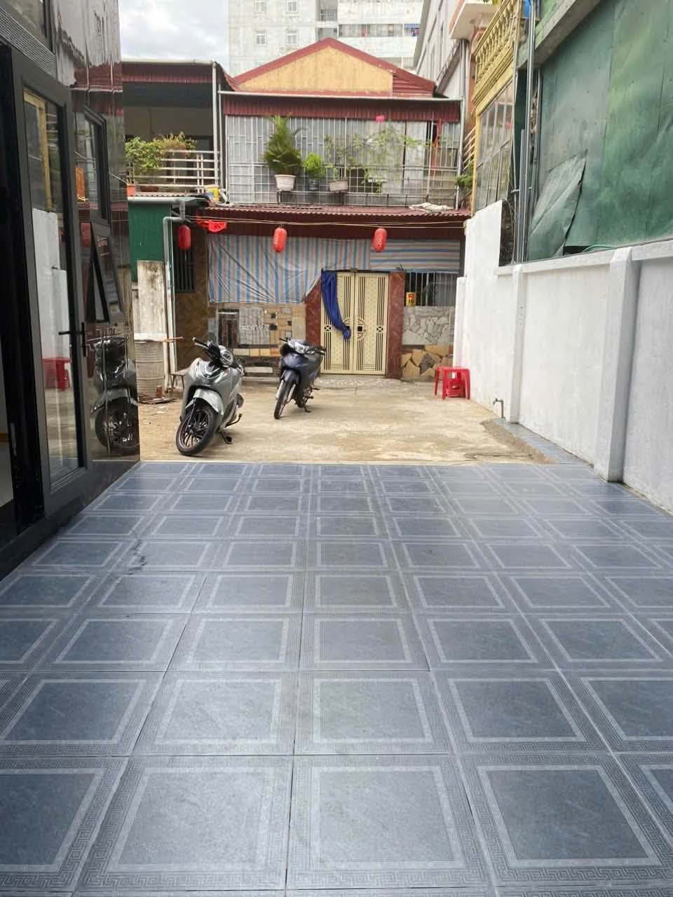 Bán nhà 3 tầng 60m2 Hưng Bình, 3 phòng ngủ, full nội thất - Ảnh 1