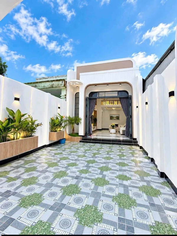 Bán nhà phố 3 phòng ngủ 100m² đầy đủ nội thất tặng, Tây Ninh