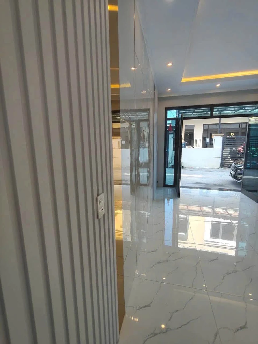 Bán nhà 3.5 tầng 4PN 5WC 55m² mặt tiền 6m Cao Thắng - Ảnh 1