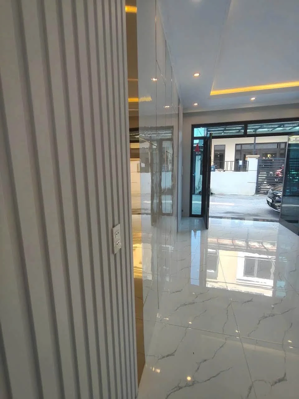 Bán nhà 3.5 tầng 4PN 5WC 55m² mặt tiền 6m Cao Thắng - Ảnh 1