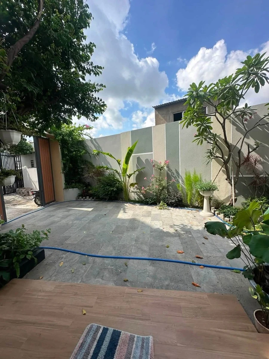 Bán biệt thự sân vườn 200m2 ngang 16m gần Đình Phong Phú, Quận 9, giá 14 tỷ - Ảnh thu nhỏ 3