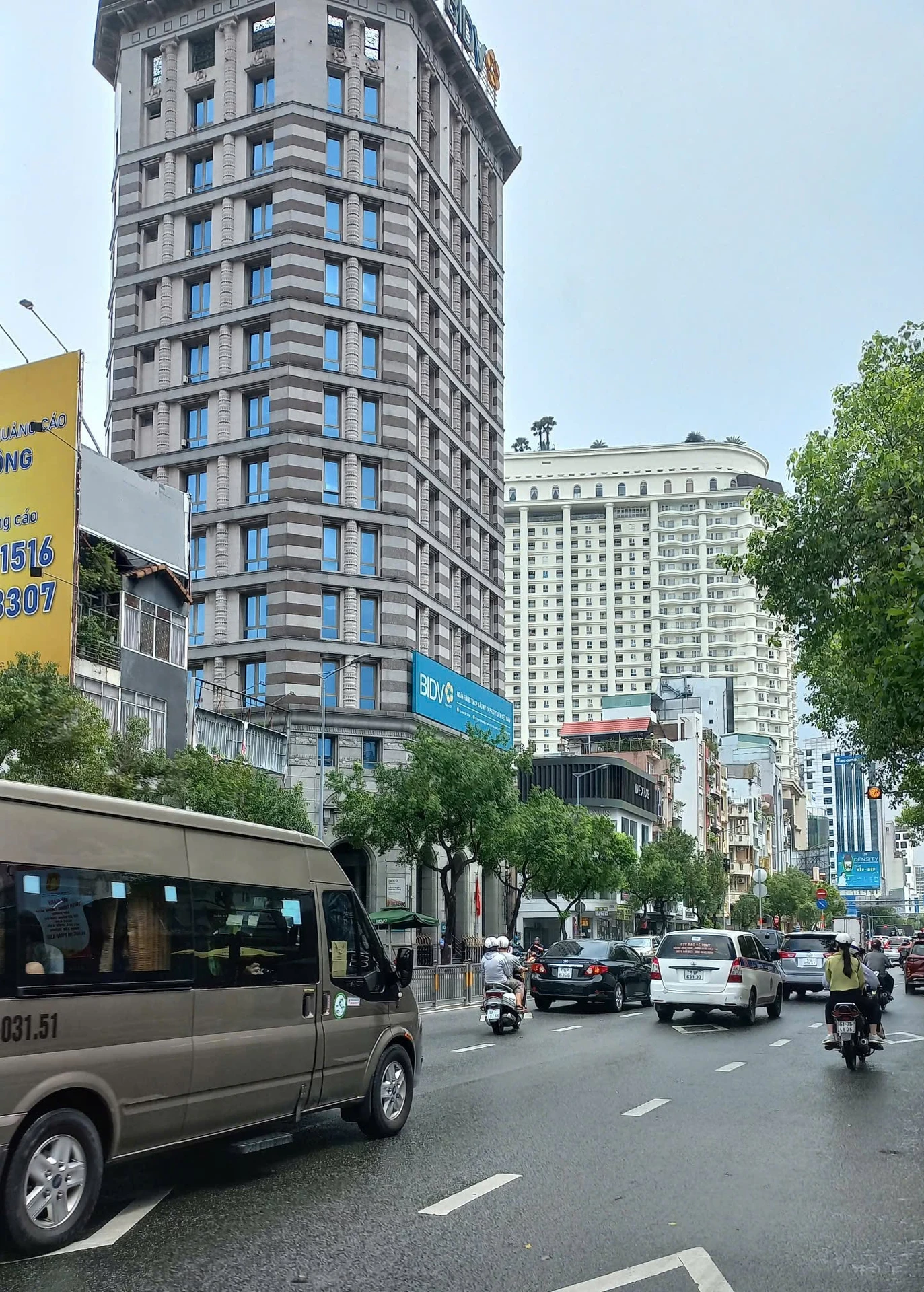 Bán nhà phố 3 tầng 60m² Quận 7 giá 5.85 tỷ - Ảnh 1