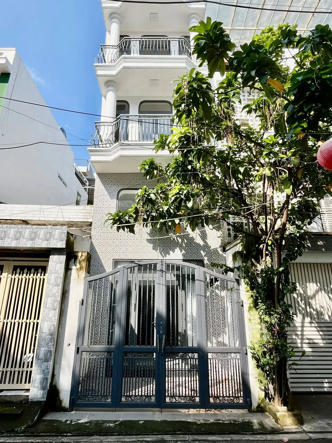 Bán nhà 3 tầng 194m² đường Đỗ Quang, Thảo Điền, 23 tỷ - Ảnh 1