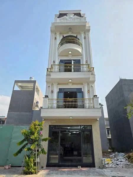 Bán nhà 1 trệt 3 lầu 5x13,5m full nội thất, Đông Hòa, Dĩ An, giá 8,6 tỷ - Ảnh 1