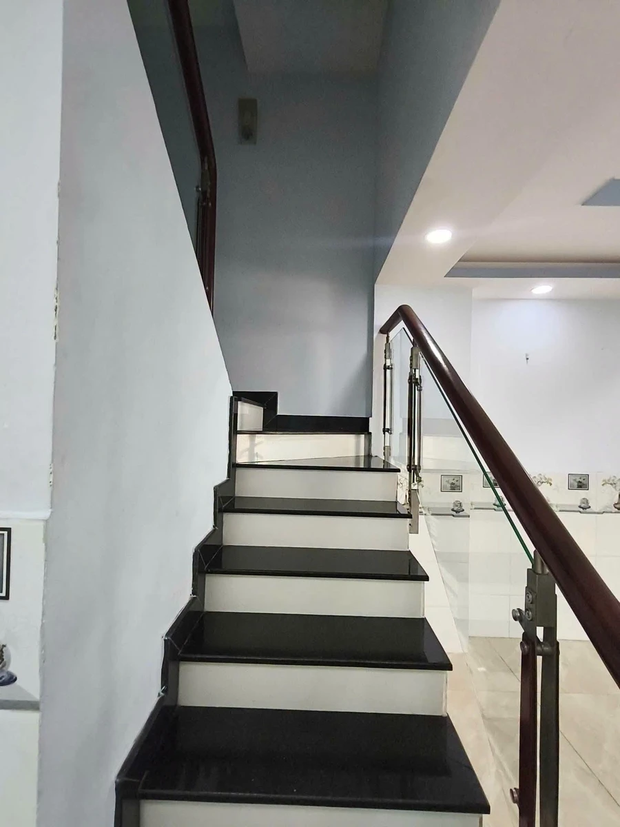 Cho thuê nhà 5 phòng ngủ 44m² đường Phan Huy Ích, Tân Bình - Ảnh thu nhỏ 3