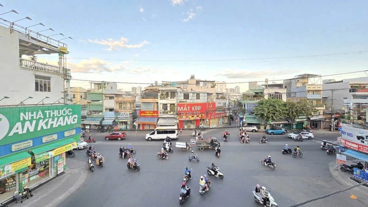 Bán nhà 3 tầng mặt tiền Lê Hồng Phong 114,7m2, Nha Trang 13,9 tỷ - Ảnh 1