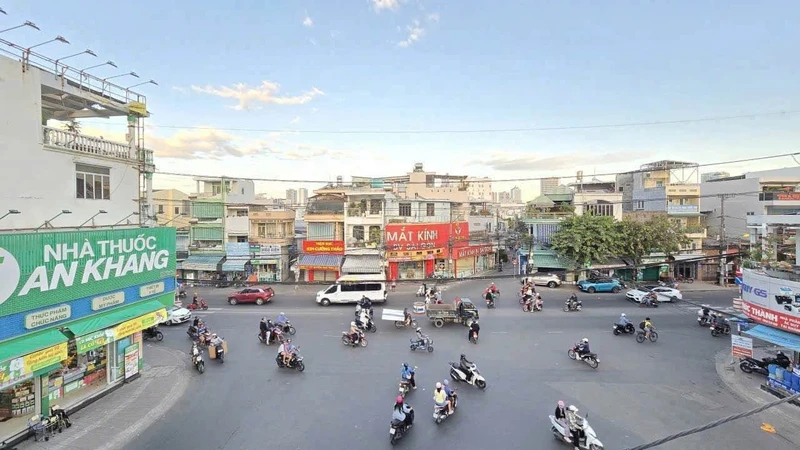 Bán nhà 3 tầng mặt tiền Lê Hồng Phong 114,7m2, Nha Trang 13,9 tỷ