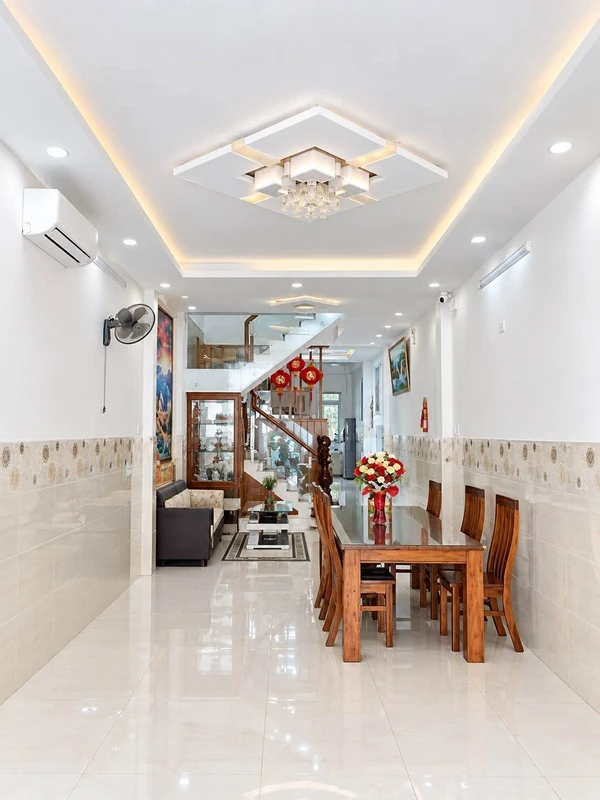 Bán nhà 3 tầng mặt tiền Nguyễn Công Trứ, Quy Nhơn, 70m², 8,5 tỷ