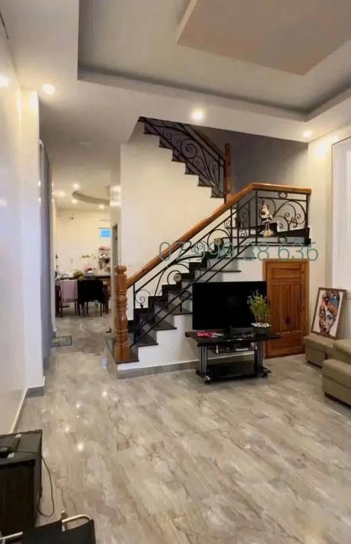 Bán nhà 3 tầng 54m² hẻm ô tô Triệu Việt Vương, Đà Lạt 5,6 tỷ - Ảnh thu nhỏ 4