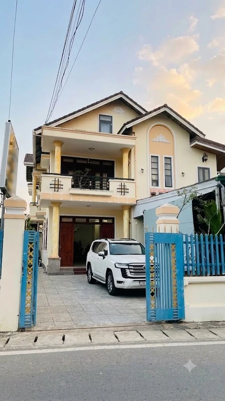 Bán biệt thự 2 mặt tiền Yersin 367m², 14 phòng ngủ, Đà Lạt