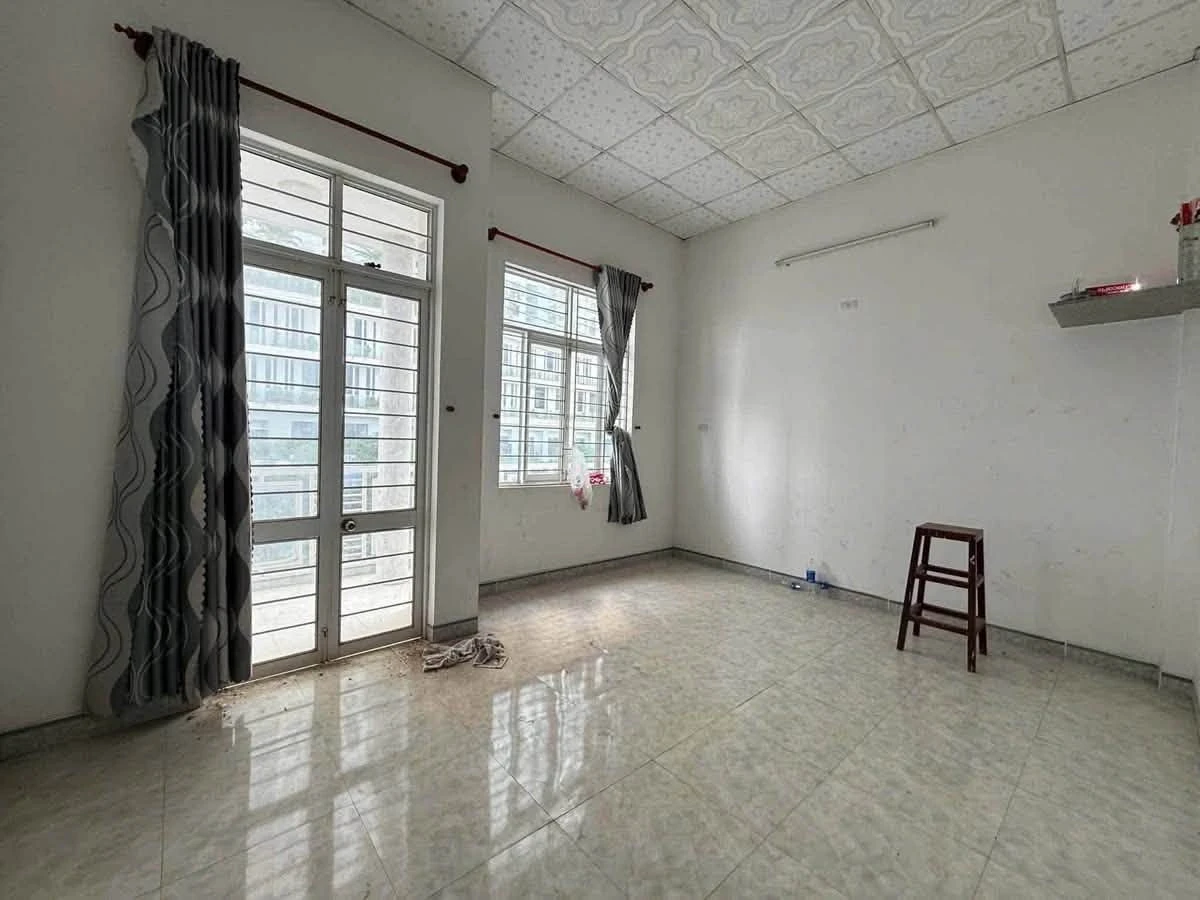 Cho thuê nhà 3 tầng 100m² mặt tiền Điện Biên Phủ, Quy Nhơn - Ảnh thu nhỏ 2