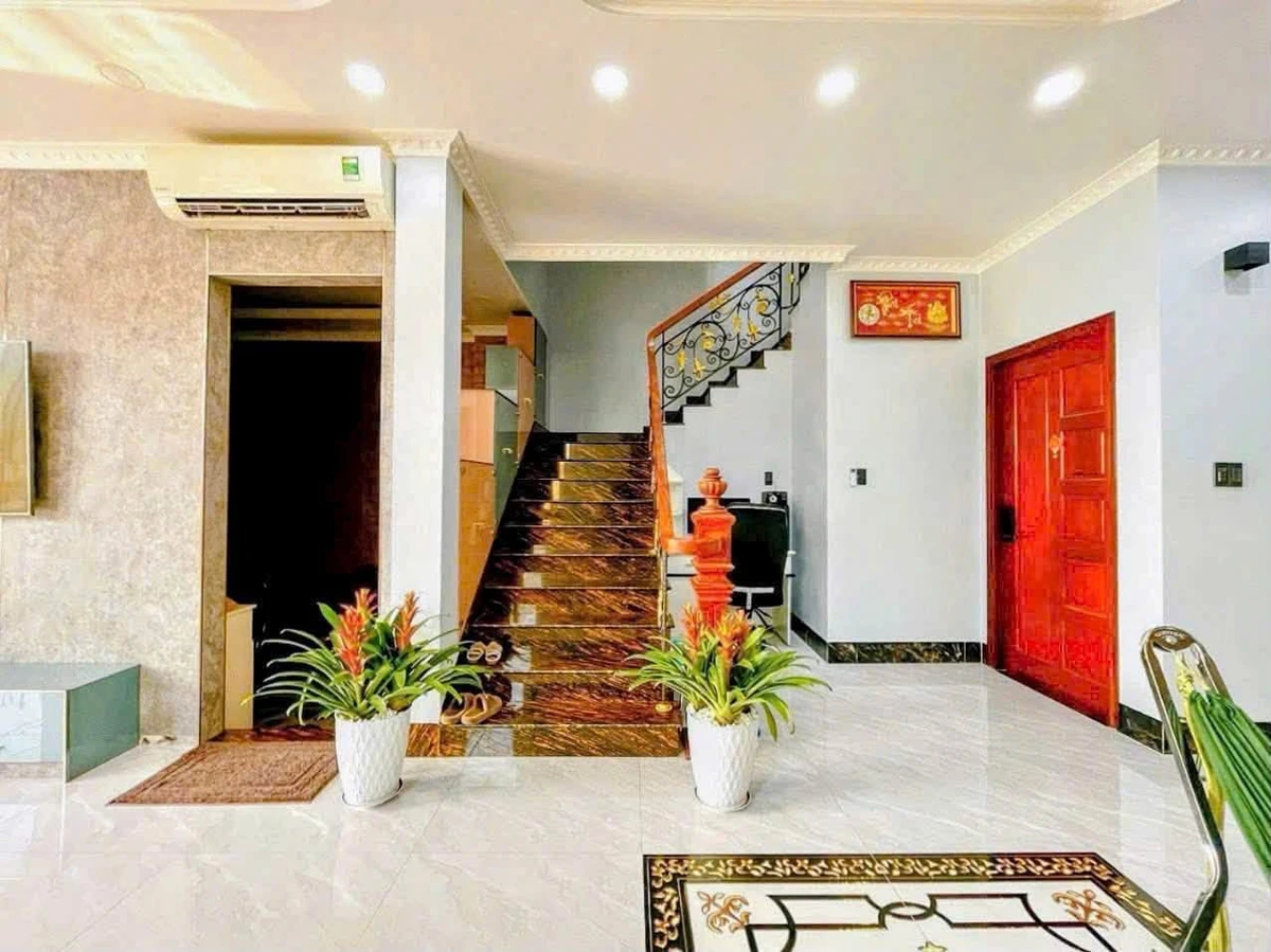 Bán biệt thự 1 trệt 2 lầu 6PN trung tâm thị trấn Đức Hòa, Long An, giá 4,5 tỷ - Ảnh thu nhỏ 4