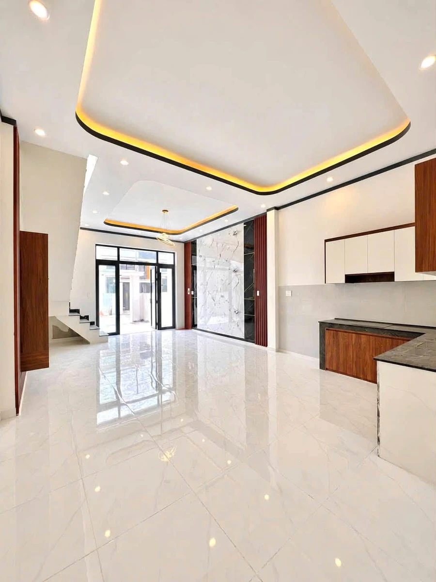 Bán nhà lầu mới 5x18 sổ riêng thổ cư giá 550 triệu, đường nhựa 7m Hương Lộ 15 - Ảnh thu nhỏ 4