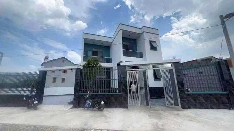 Bán nhà sổ hồng riêng 162m², 4 phòng ngủ, sân ô tô tại Thái Hòa, Bình Dương