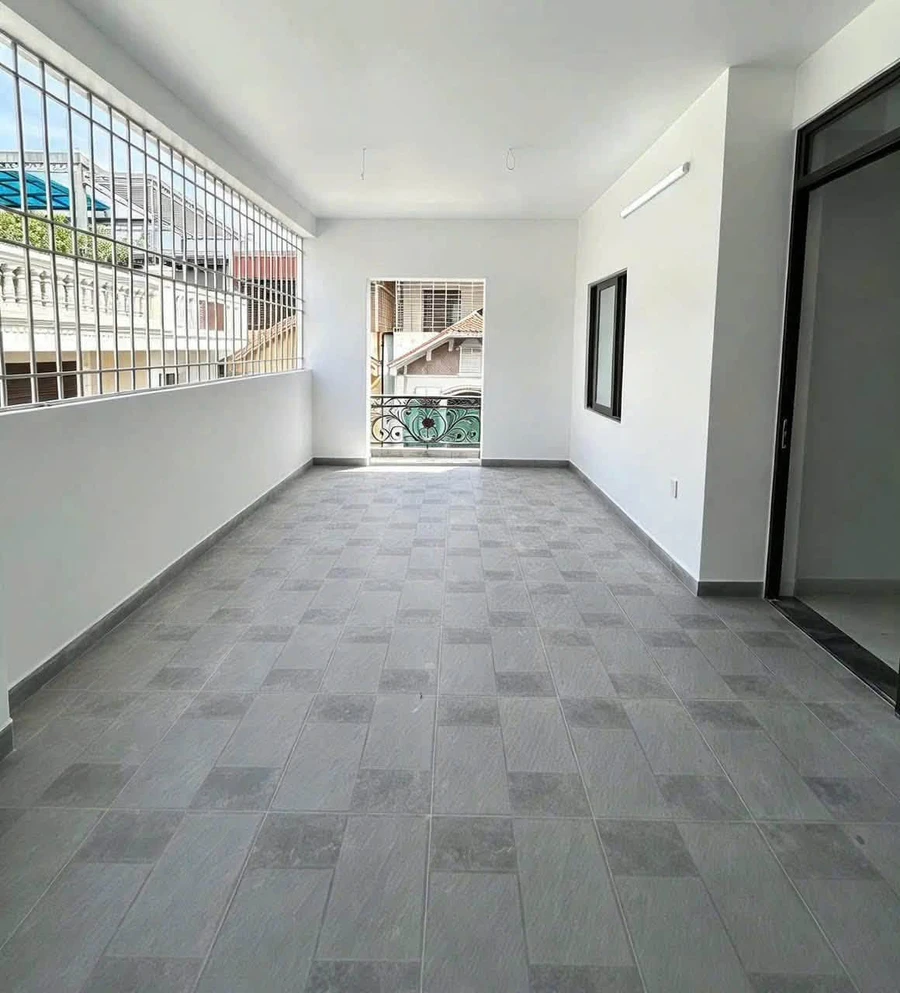 Bán nhà mới 4 tầng 60m² thang máy, sân cổng Hồ Sen - Ảnh thu nhỏ 4