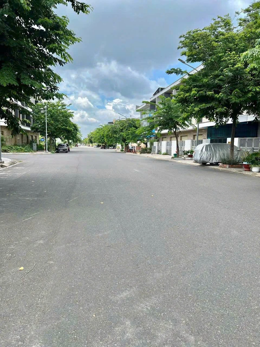 Bán nhà 2 lầu mặt tiền đường E3, 300m2 Biên Hòa - Ảnh 1