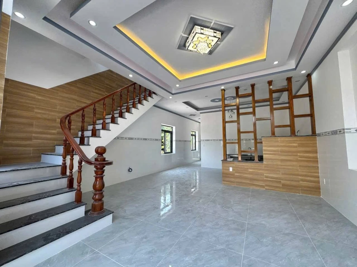 Bán nhà biệt thự mái Thái 1 trệt 1 lầu 6x18m, 3PN, giá 2,8 tỷ tại Hòa Long, TP Bà Rịa - Ảnh thu nhỏ 2