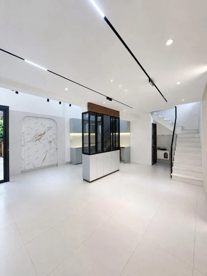 Bán nhà 5 phòng ngủ 160m2 Tôn Đản Quận 4 giá 6 tỷ 499 triệu - Ảnh 1