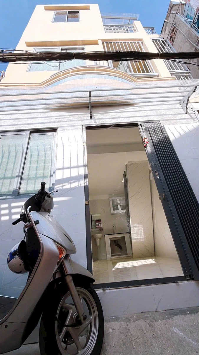 Bán nhà hẻm 17,1m2 trệt 2 lầu 2PN gần nhà thờ Xóm Chiếu, Quận 4, giá 3 tỷ - Ảnh thu nhỏ 2