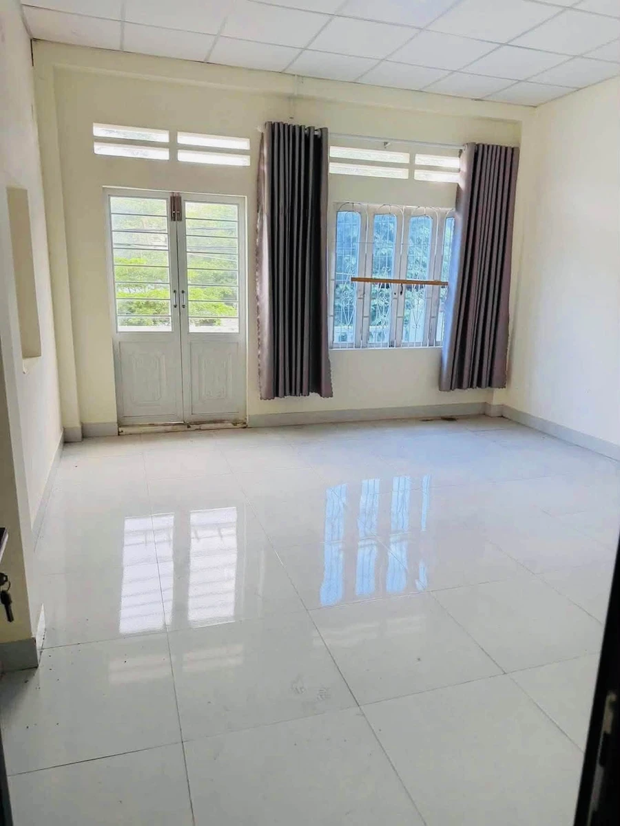Bán nhà 2 tầng hẻm nhựa 81m2 đường Trương Định, Quảng Ngãi giá 2,3 tỷ - Ảnh thu nhỏ 2