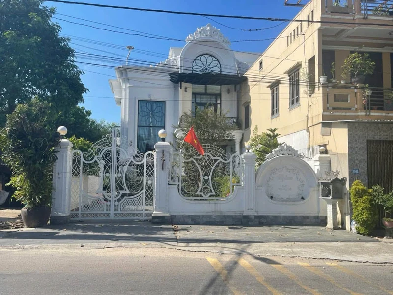 Bán villa 3 tầng mặt tiền Tăng Bạt Hồ 318m2, Huế