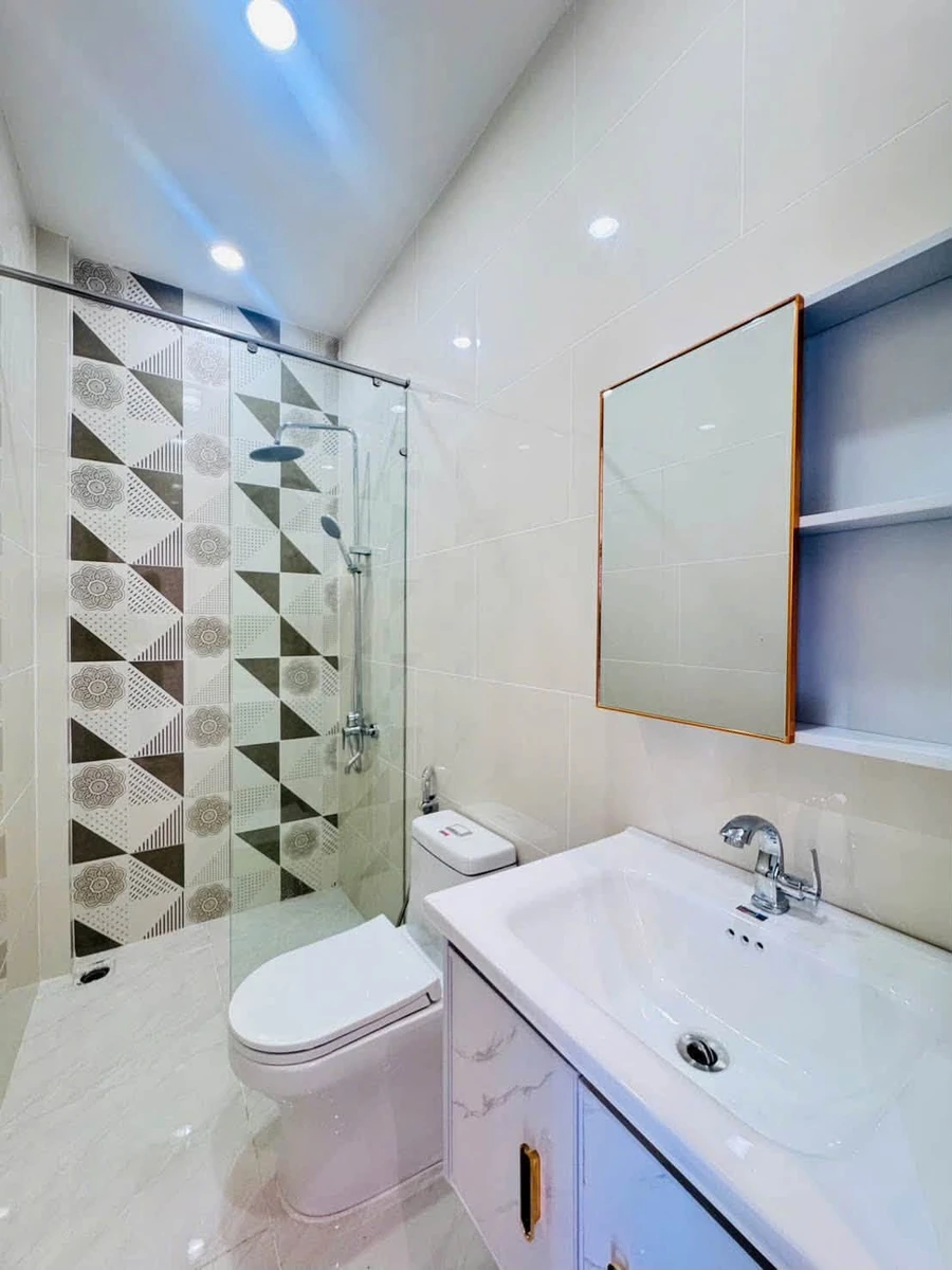 Bán nhà phố 1 trệt 1 lầu 3 phòng ngủ 4,3x23,2m giá 2,86 tỷ, gần đường Liên Hương, An Giang - Ảnh thu nhỏ 5