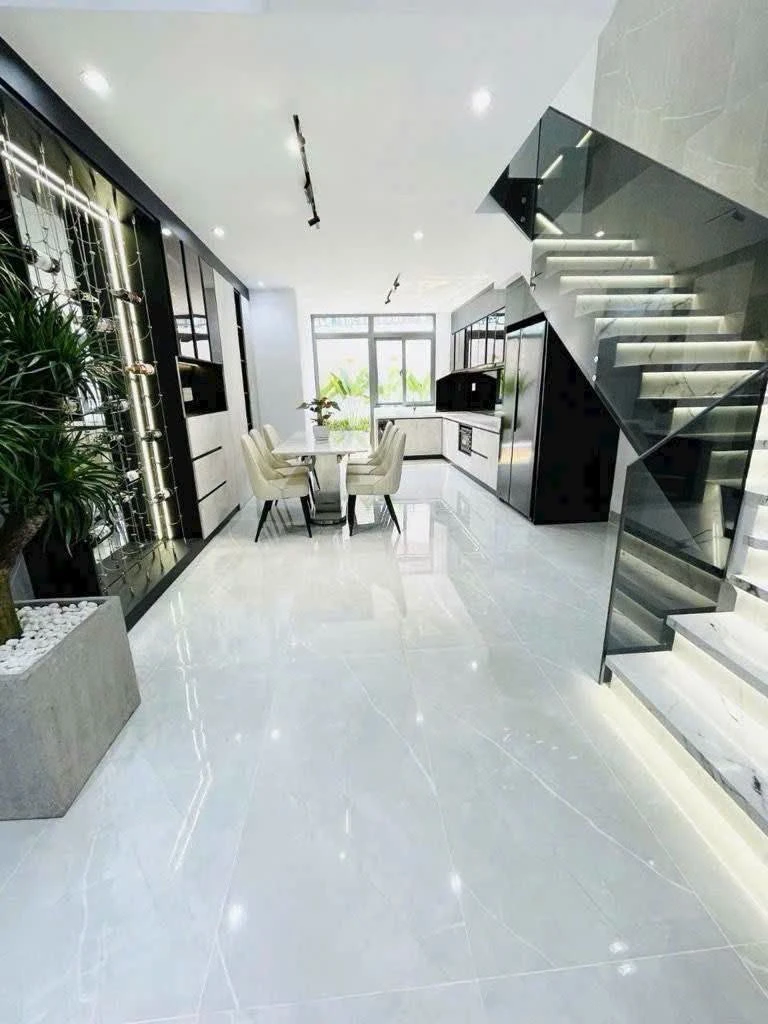 Bán nhà 3 tầng 72m2 Quận 7, giá 7 tỷ 5, gần chợ - Ảnh thu nhỏ 2