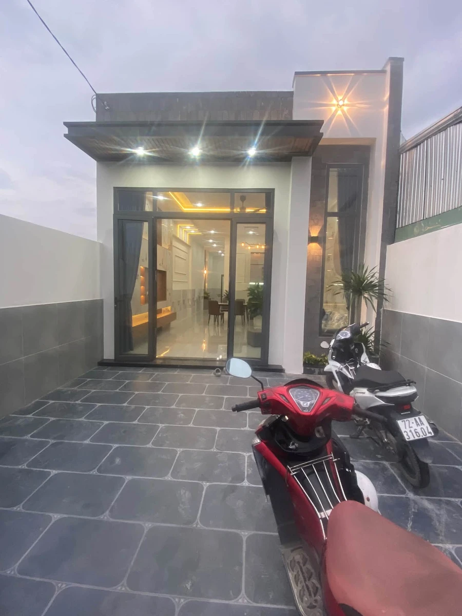 Bán nhà 3 phòng ngủ 125m² Mỹ Hạnh Nam 2,28 tỷ - Ảnh thu nhỏ 2