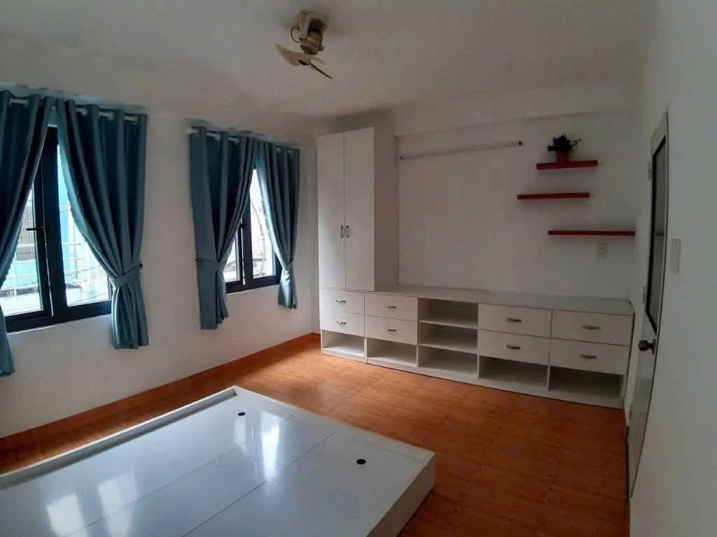 Bán nhà 3 tầng 3PN 110m² Thích Quảng Đức - Ảnh thu nhỏ 3